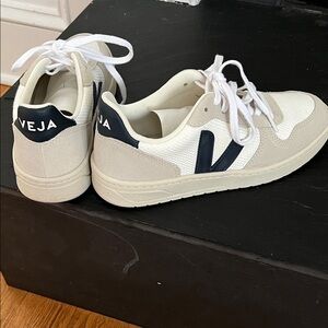 Veja V-90 Cream and Black Sneakers size 40